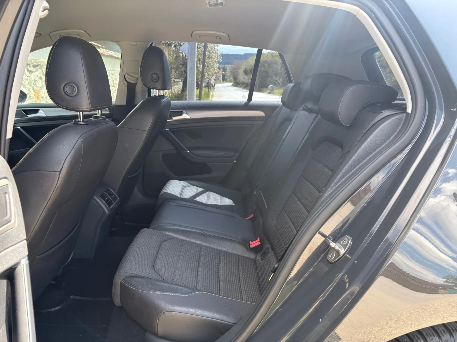 VW Golf 2.0 TDI ОБСЛУЖЕН , снимка 11 - Автомобили и джипове - 55207643