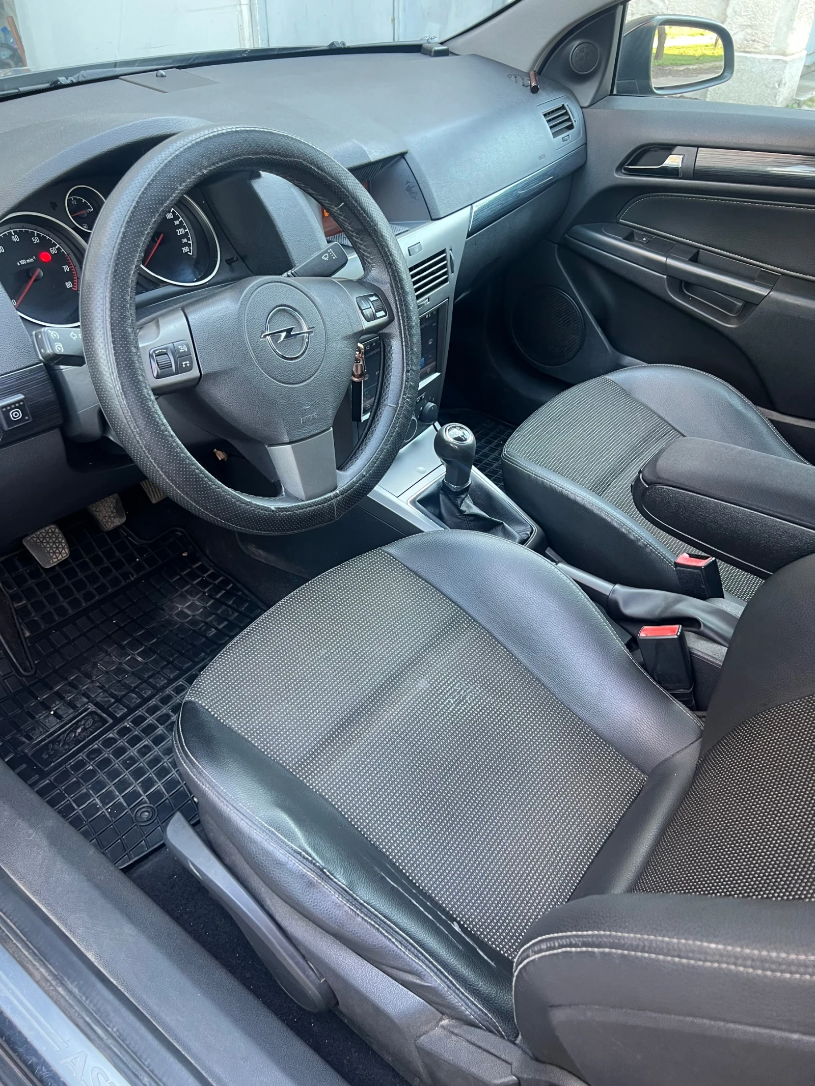 Opel Astra GTC, снимка 5 - Автомобили и джипове - 53850407