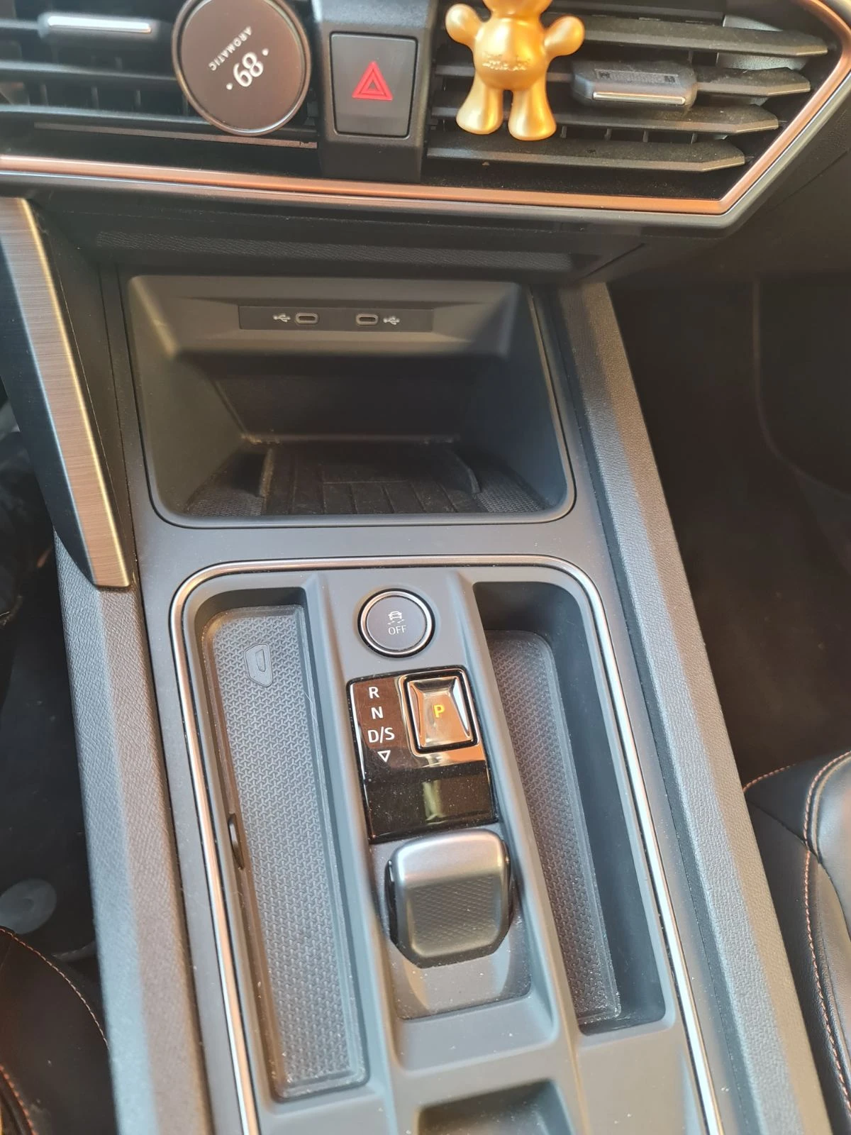 Cupra Formentor VZ-PACK/SPORT/360CAM/PANO/PLUG-IN/245HP, снимка 14 - Автомобили и джипове - 53863983