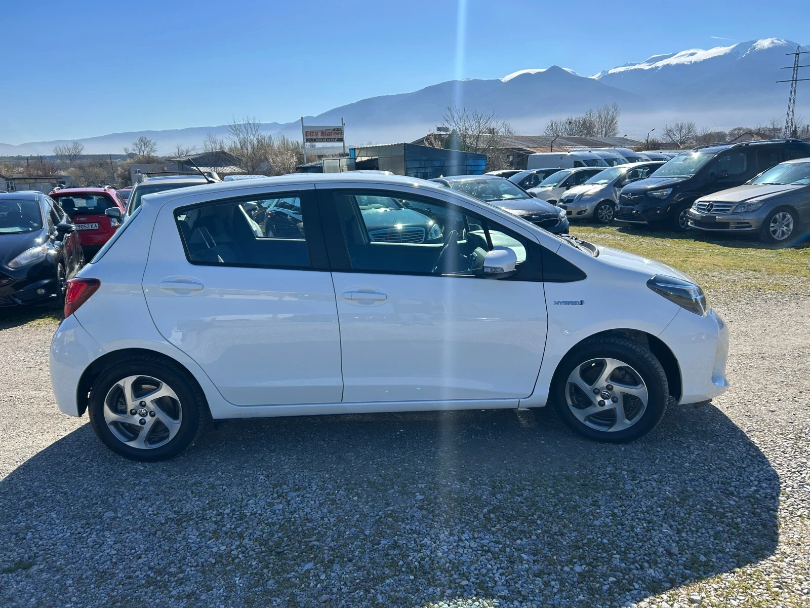 Toyota Yaris 1.5-HUBRID, снимка 4 - Автомобили и джипове - 54115710