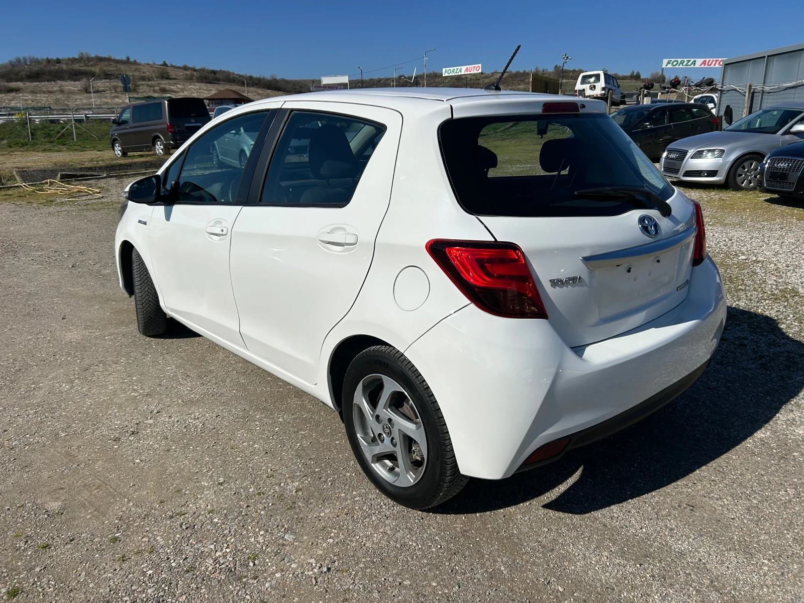 Toyota Yaris 1.5-HUBRID, снимка 7 - Автомобили и джипове - 54115710