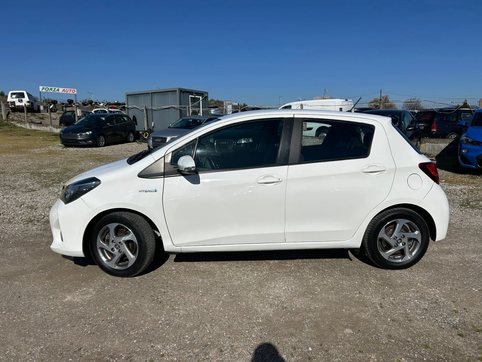 Toyota Yaris 1.5-HUBRID, снимка 8 - Автомобили и джипове - 54115710