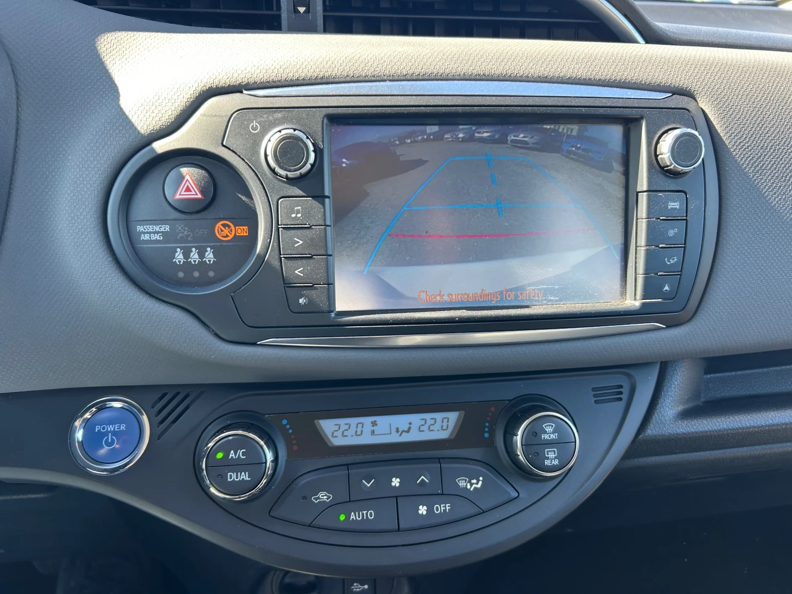 Toyota Yaris 1.5-HUBRID, снимка 12 - Автомобили и джипове - 54115710