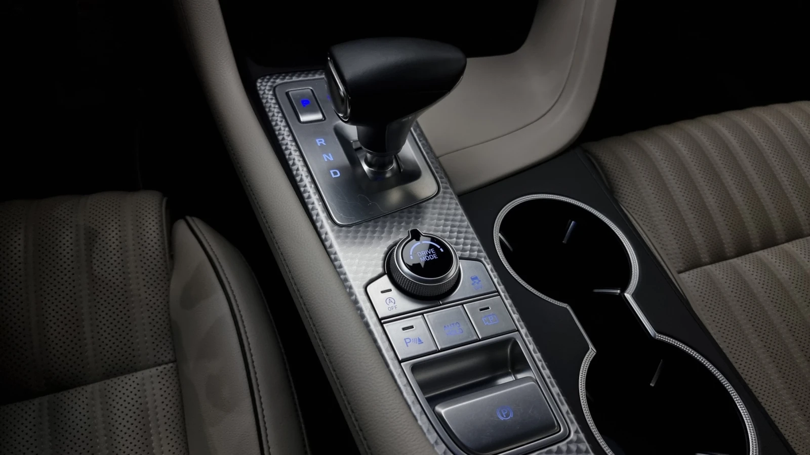 Genesis G70 2.0T* ДИСТРОНИК* ПОДГРЕВ* ОБУДХВАНЕ* КАМЕРИ, снимка 9 - Автомобили и джипове - 55038841