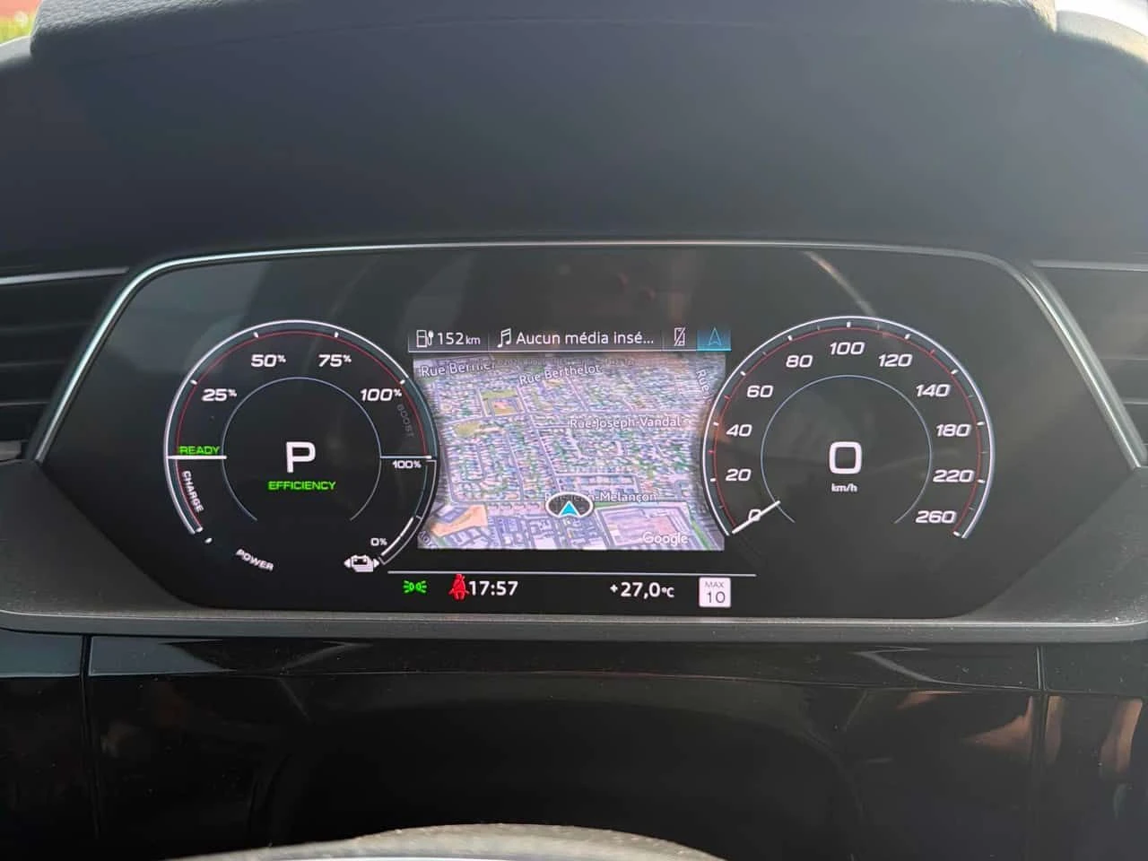 Audi E-Tron * TECHNIK * 360 КАМЕРА* ОБДУХВАНЕ* ПАНОРАМА* HEAD , снимка 8 - Автомобили и джипове - 55472122