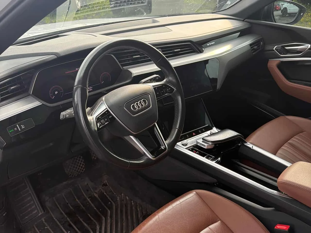 Audi E-Tron * TECHNIK * 360 КАМЕРА* ОБДУХВАНЕ* ПАНОРАМА* HEAD , снимка 7 - Автомобили и джипове - 55472122