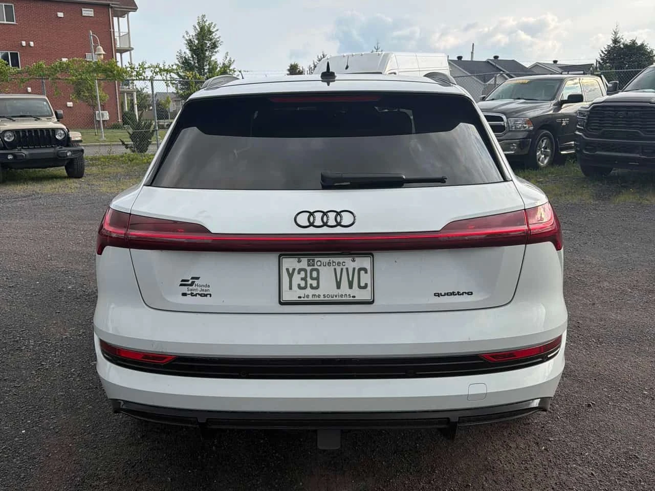 Audi E-Tron * TECHNIK * 360 КАМЕРА* ОБДУХВАНЕ* ПАНОРАМА* HEAD , снимка 5 - Автомобили и джипове - 55472122