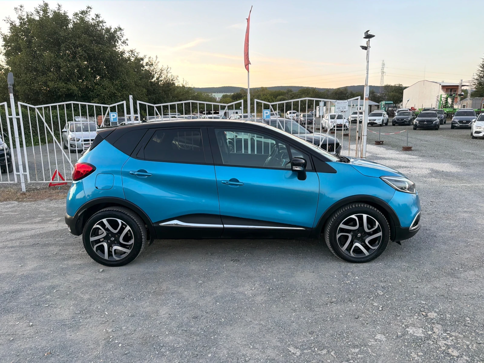 Renault Captur  БЕНЗИН / АВТОМАТИК / 118 000 км / ЗАДНА КАМЕРА , снимка 4 - Автомобили и джипове - 55954815
