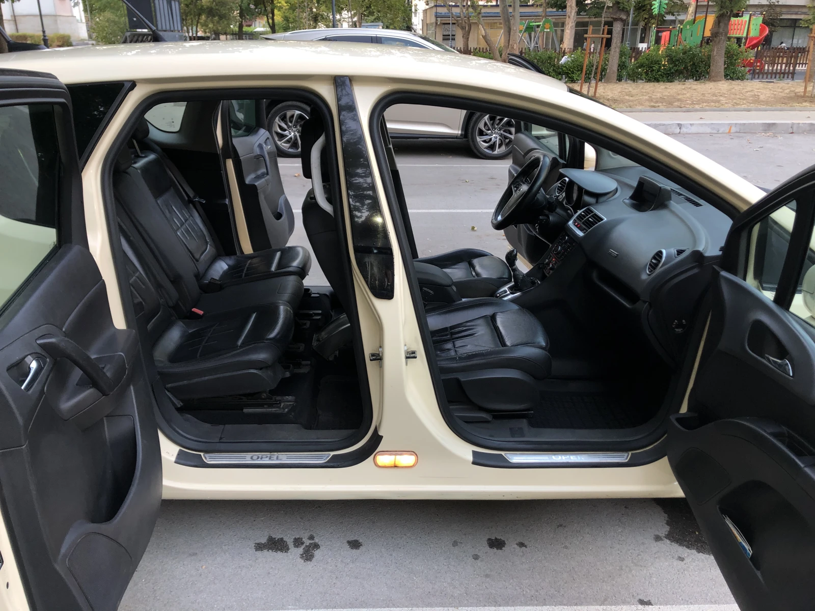 Opel Meriva, снимка 13 - Автомобили и джипове - 56414819