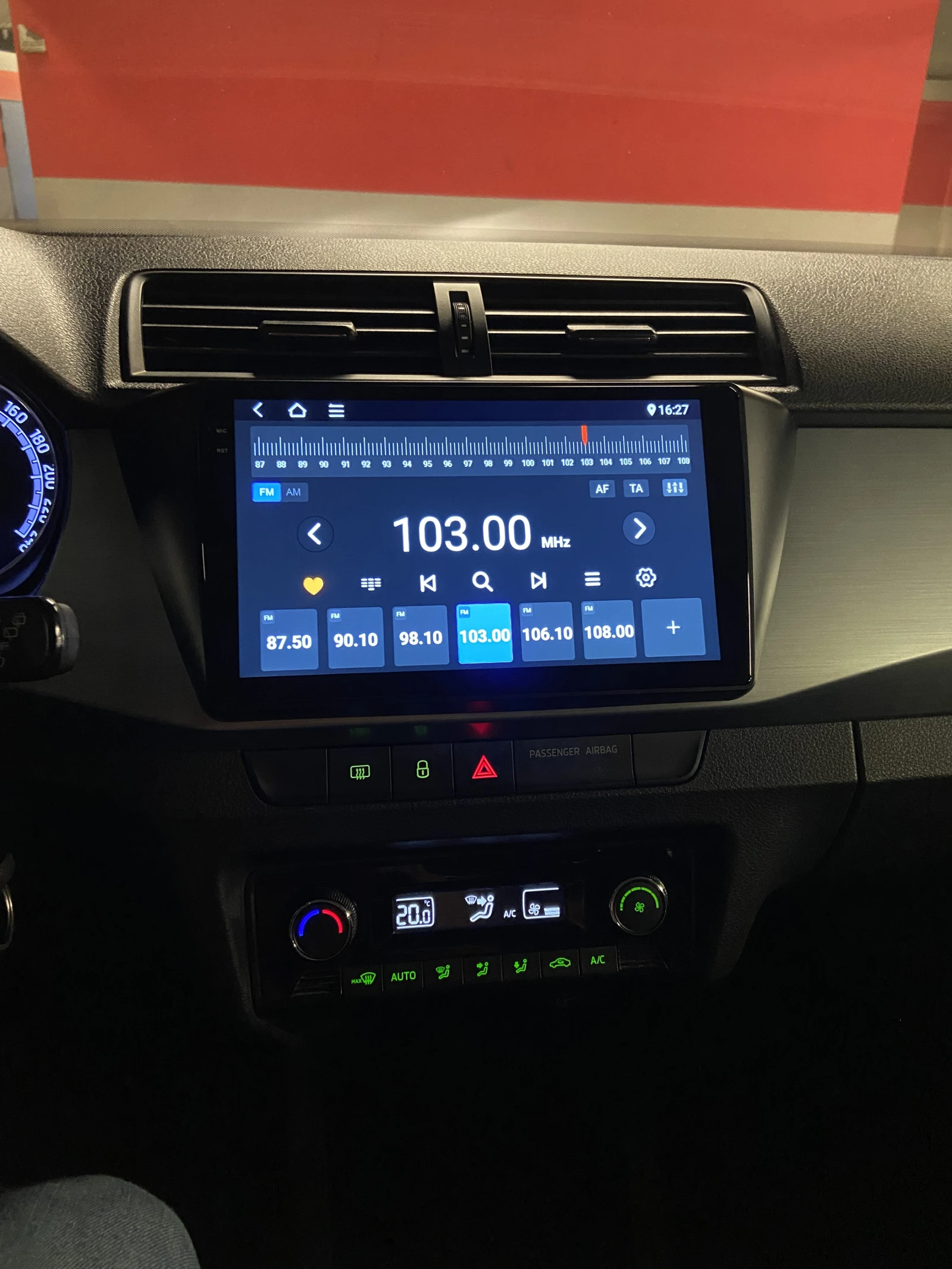 Skoda Fabia, снимка 10 - Автомобили и джипове - 56645065
