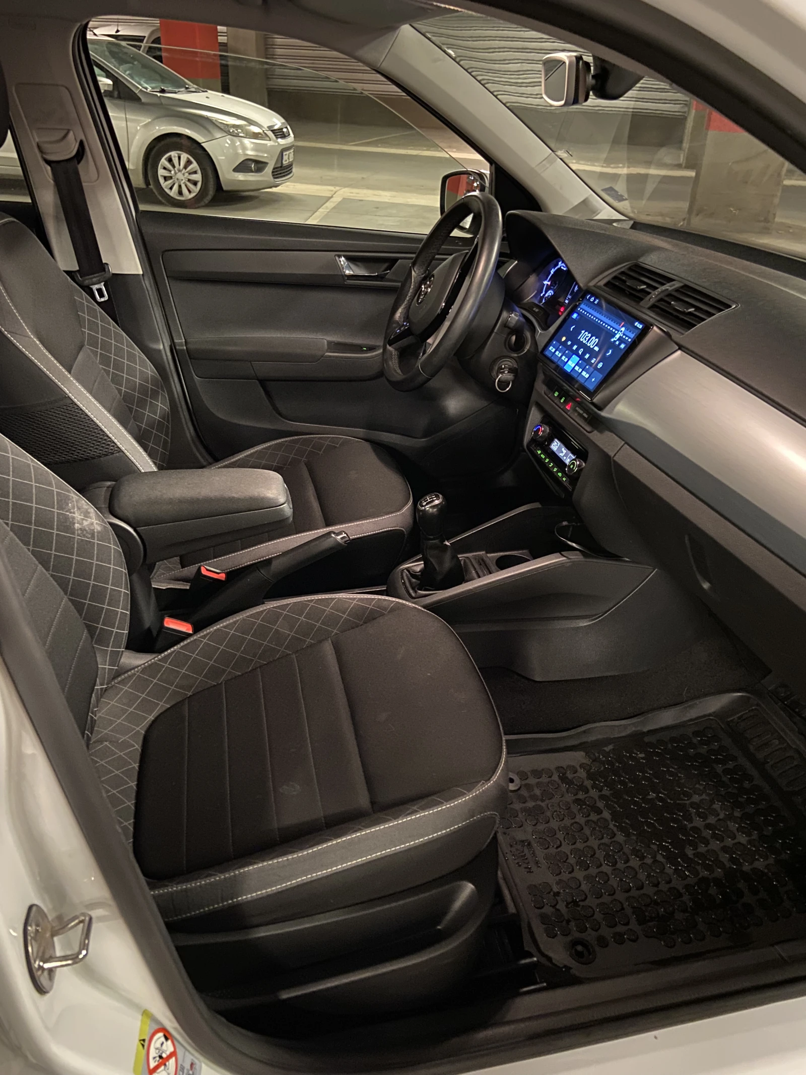 Skoda Fabia, снимка 8 - Автомобили и джипове - 56645065