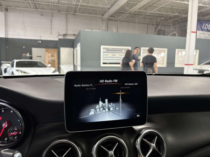 Mercedes-Benz GLA * GLA250 4M * CARFAX * ЦЕНА ДО БГ, снимка 17 - Автомобили и джипове - 53087180