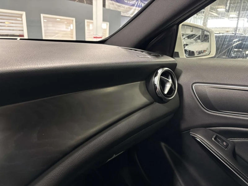 Mercedes-Benz GLA * GLA250 4M * CARFAX * ЦЕНА ДО БГ, снимка 14 - Автомобили и джипове - 53087180