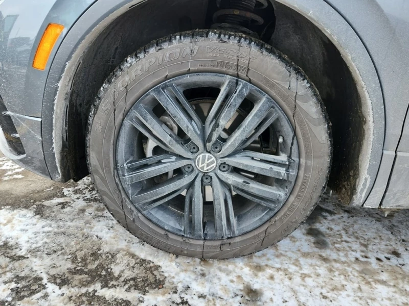 VW Tiguan / R Line Black Edition / 4MOTION /, снимка 6 - Автомобили и джипове - 53371039