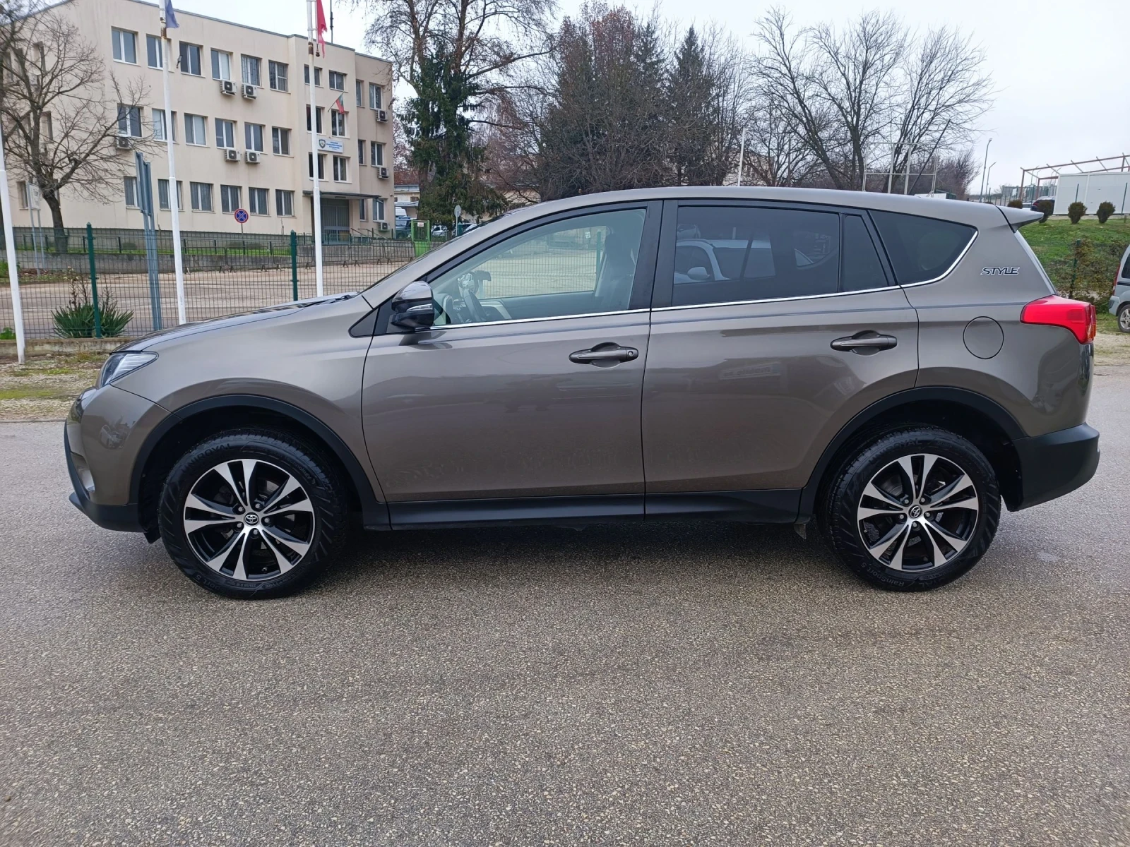Toyota Rav4 2.0i-151��-���������-�������-4�4-NAVI-KEYLESS | Mobile.bg � ����������� 7