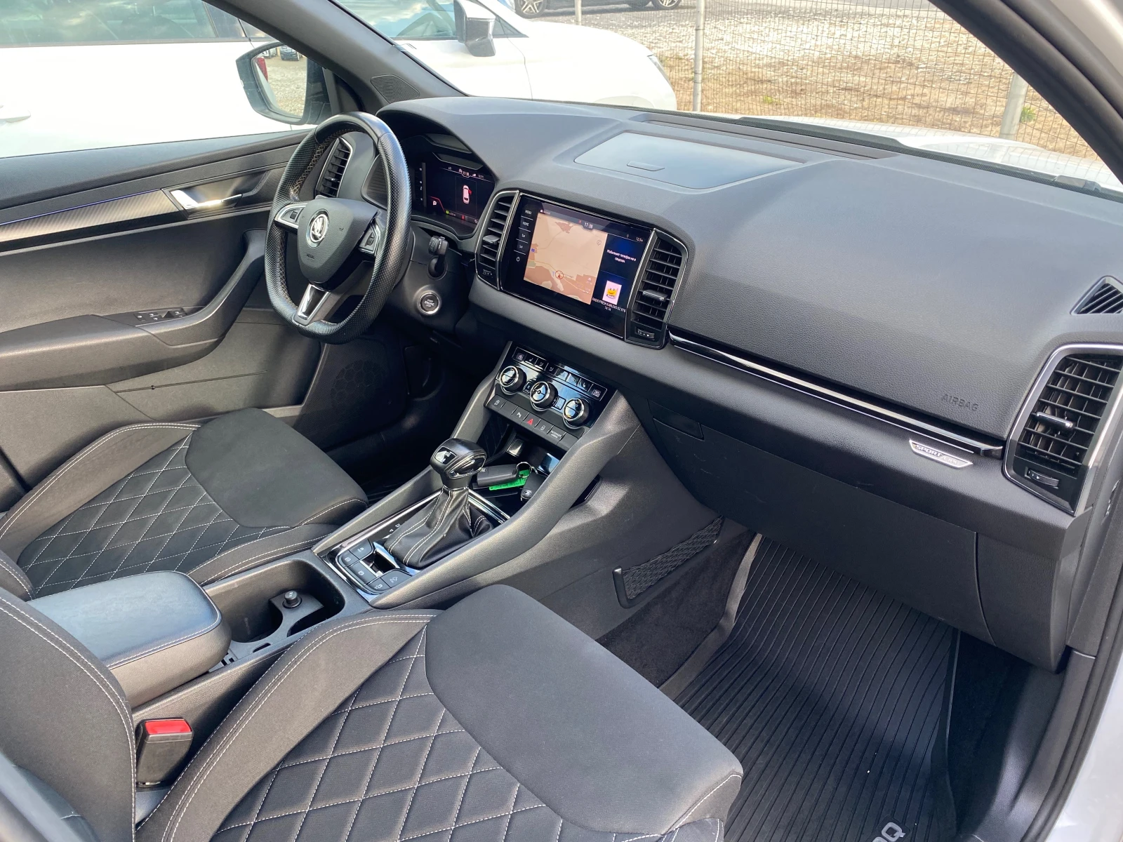 Skoda Karoq -2, 0TDI-190k.c./4х4/SPORTLINE/DIGITAL/LED, снимка 9 - Автомобили и джипове - 53100494