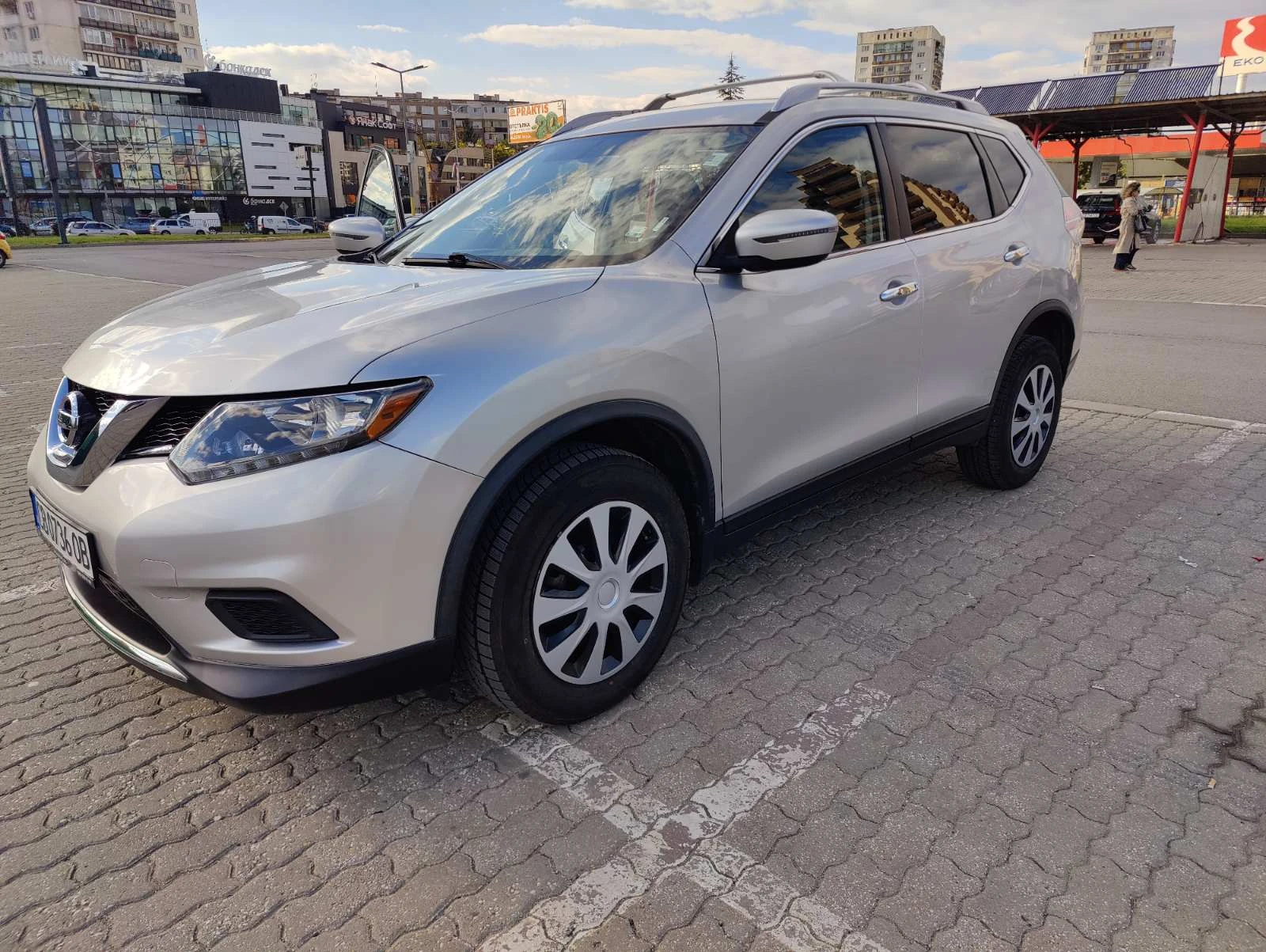 Nissan Rogue, снимка 3 - Автомобили и джипове - 54310156