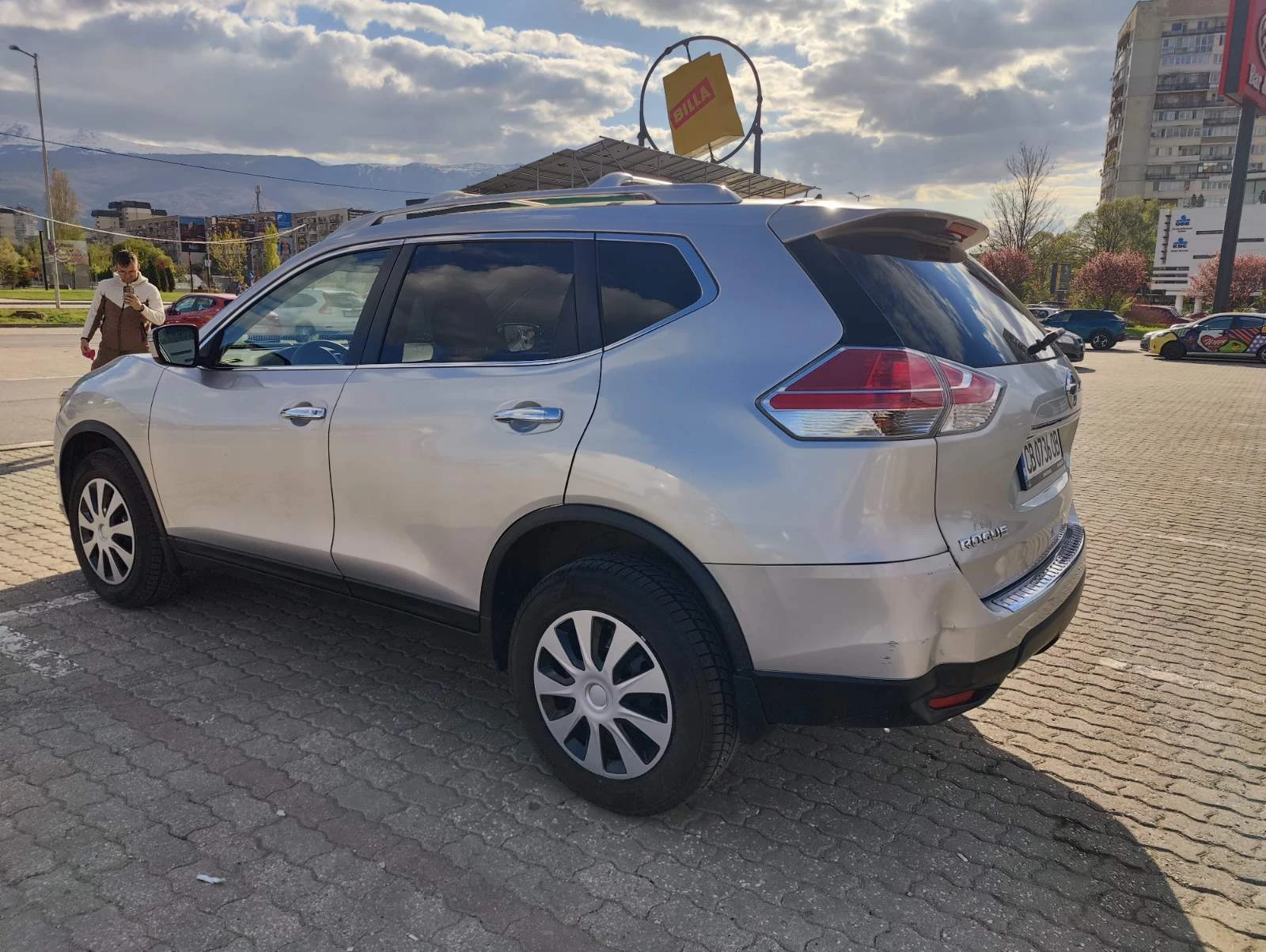 Nissan Rogue, снимка 4 - Автомобили и джипове - 54310156