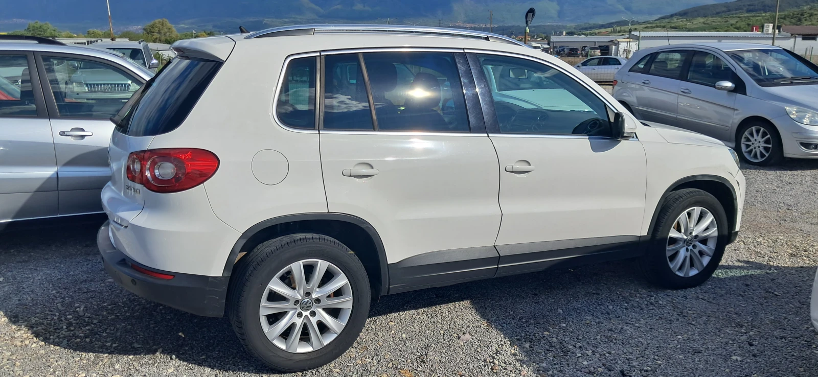 VW Tiguan 2.0TDI 4X4, снимка 4 - Автомобили и джипове - 54443490