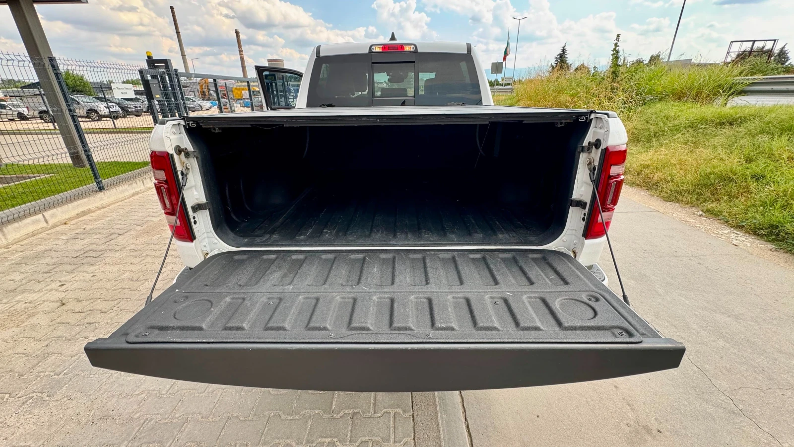 Dodge RAM 1500 5.7 HEMI* LARAMIE-LongHorn* , Full, снимка 10 - Автомобили и джипове - 55605577