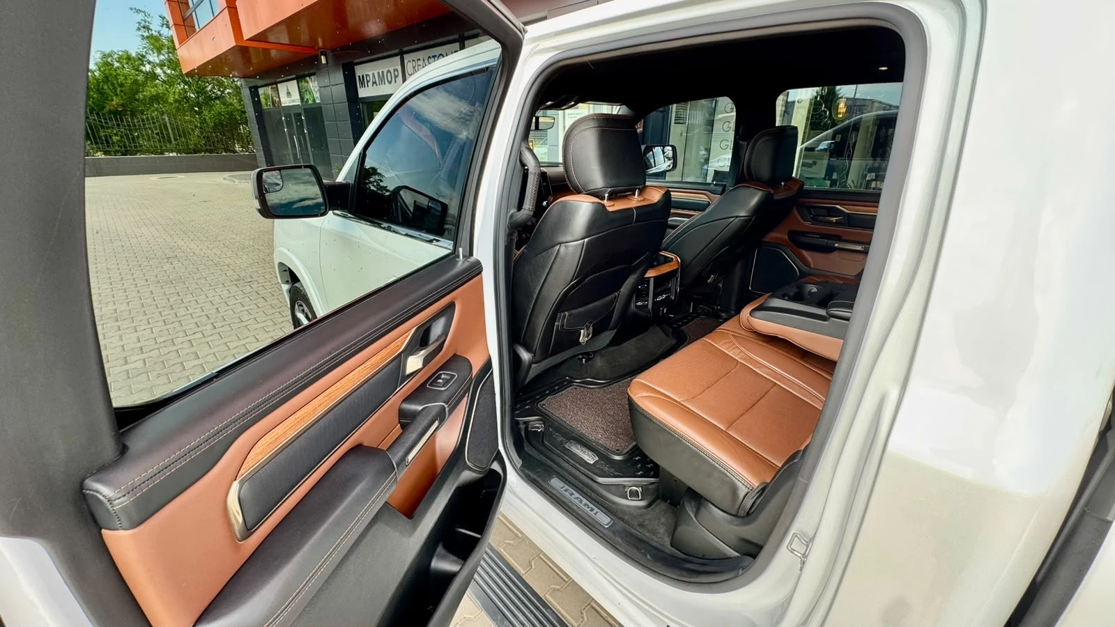 Dodge RAM 1500 5.7 HEMI* LARAMIE-LongHorn* , Full, снимка 15 - Автомобили и джипове - 55605577