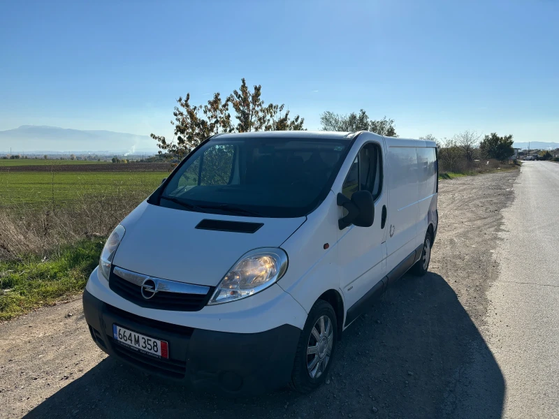 Opel Vivaro Дълга база - 6 скорости, снимка 2 - Бусове и автобуси - 47871928