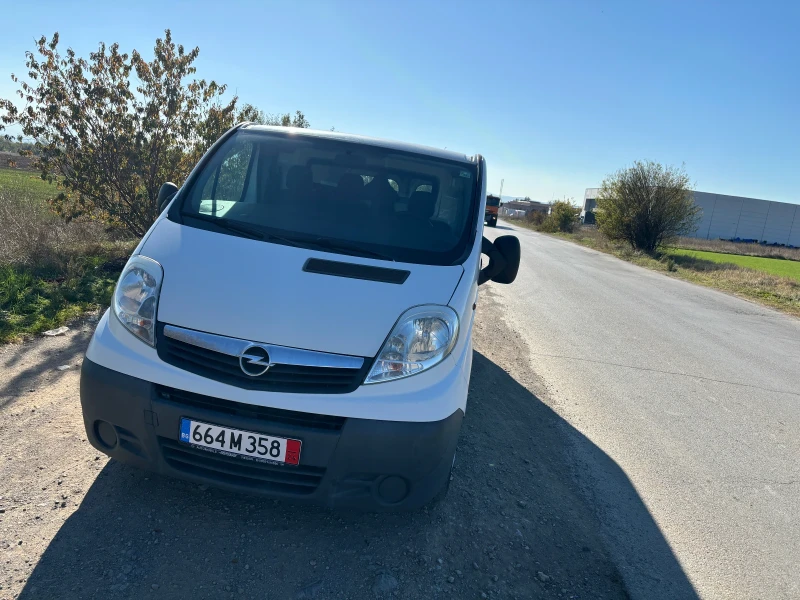 Opel Vivaro Дълга база - 6 скорости, снимка 4 - Бусове и автобуси - 47871928