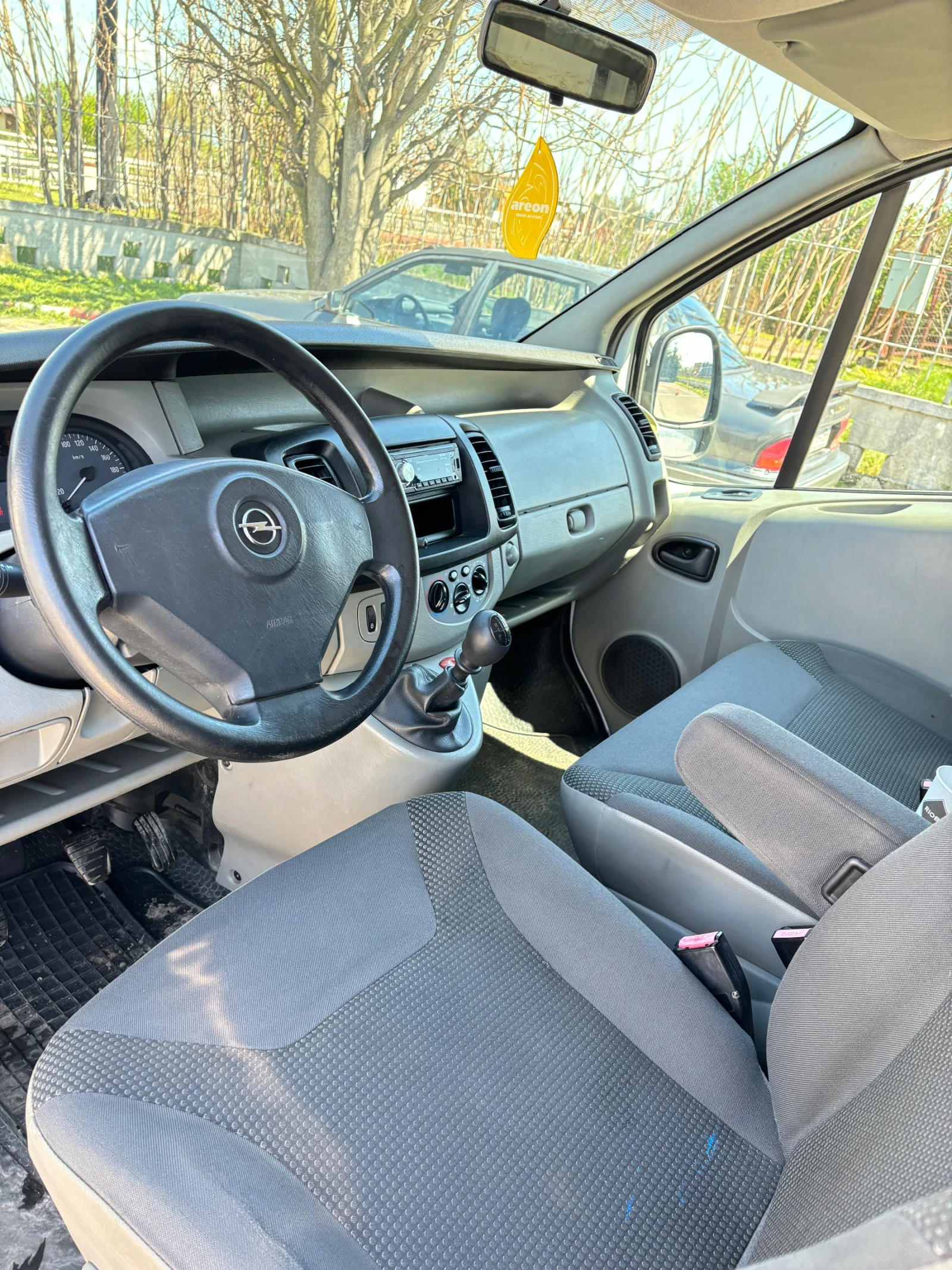 Opel Vivaro Дълга база - 6 скорости - изображение 9