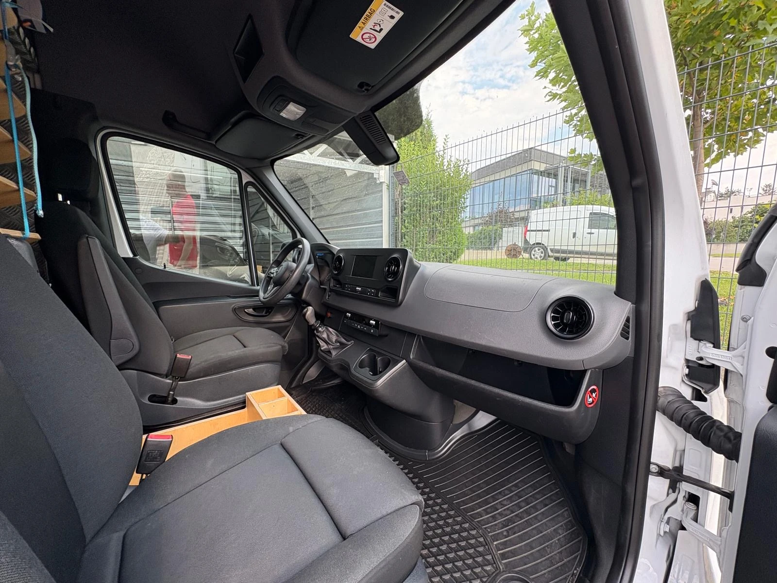 Mercedes-Benz Sprinter 314CDI/L2H2/Navi/Multy/Klima/6 speed/140 хил.км.!!, снимка 16 - Бусове и автобуси - 55619445
