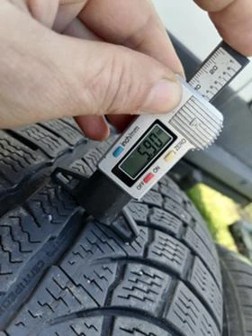 Гуми Зимни 235/50R18, снимка 4