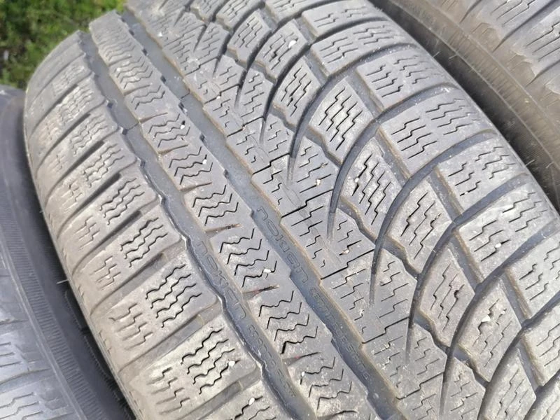 Гуми Зимни 235/50R18, снимка 3 - Гуми и джанти - 32080798