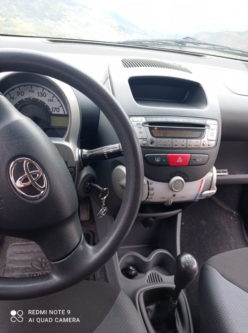 Toyota Aygo 1.0i 12V, снимка 10 - Автомобили и джипове - 45277126