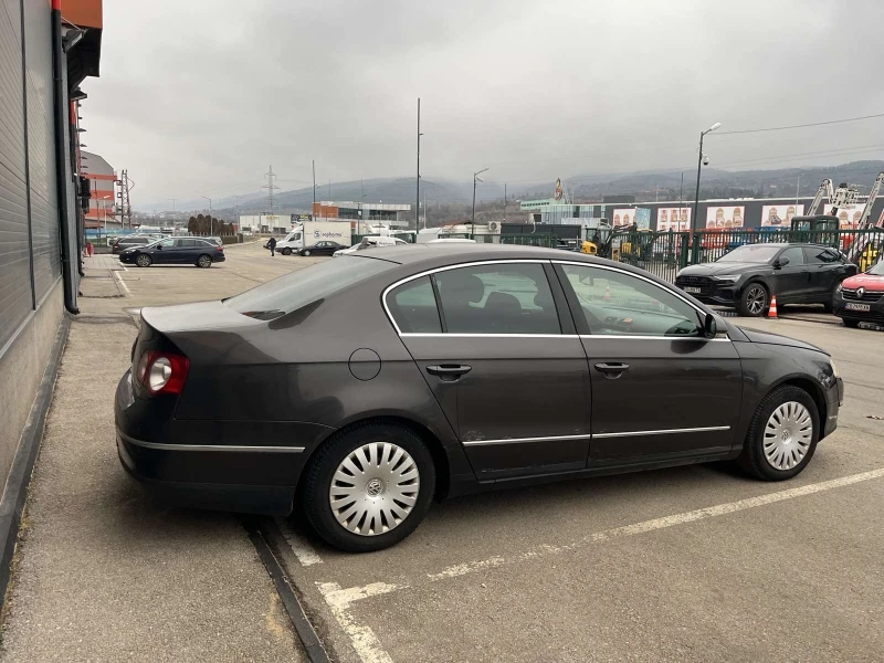 VW Passat, снимка 6 - Автомобили и джипове - 48239285