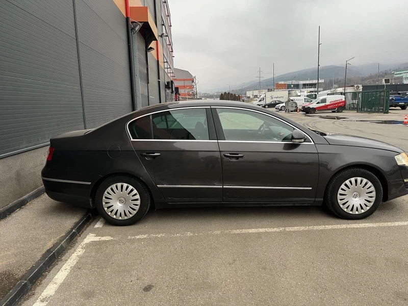 VW Passat, снимка 8 - Автомобили и джипове - 48239285