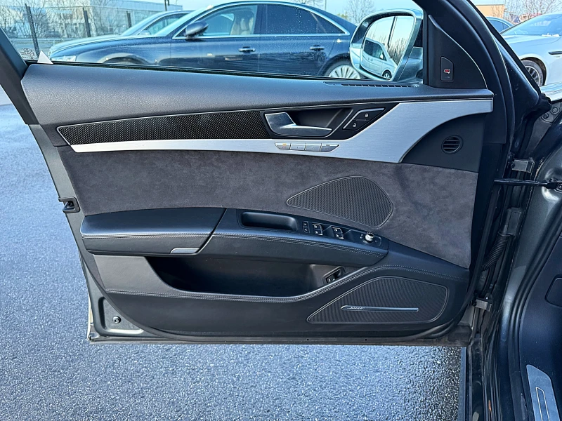 Audi S8 MATRIX-LED-DISTRONIK-360 KAMERI-KARBON-ALKANTAR-!!, снимка 8 - Автомобили и джипове - 49625789