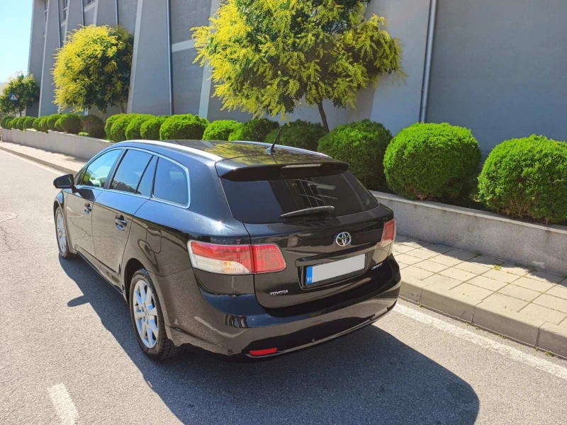 Toyota Avensis, снимка 4 - Автомобили и джипове - 52142609