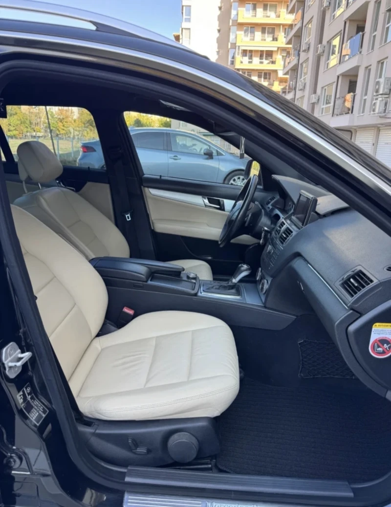 Mercedes-Benz C 320, снимка 9 - Автомобили и джипове - 52807889