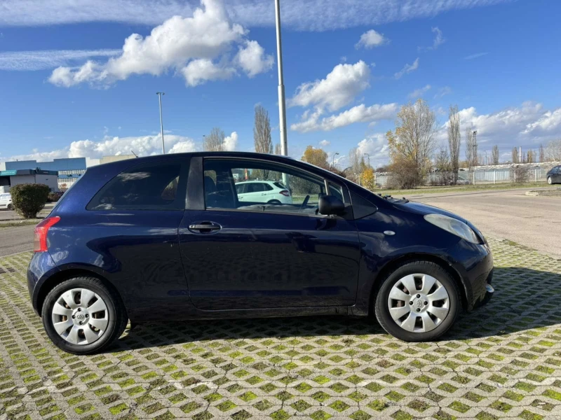 Toyota Yaris 1, 3i, снимка 2 - Автомобили и джипове - 52875043
