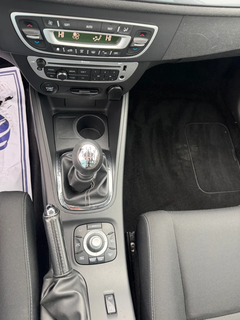 Renault Megane Facelift / Navi/ 130.000 km /, снимка 8 - Автомобили и джипове - 53055627