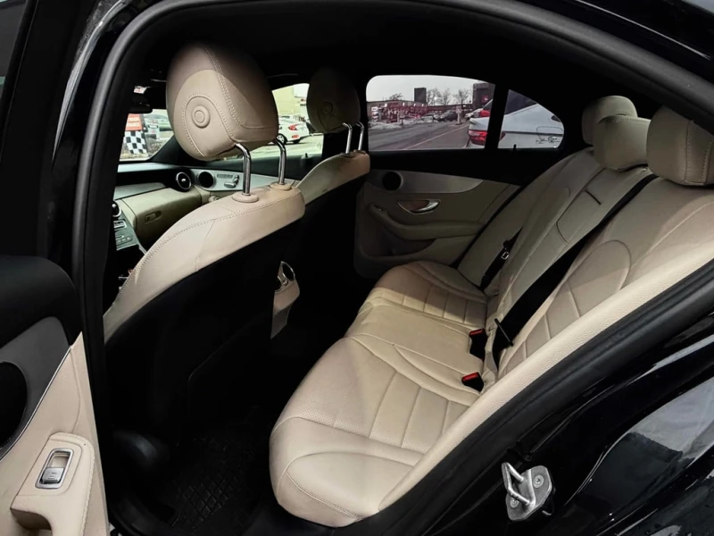 Mercedes-Benz C 300 * 4dr Sdn 4MATIC * CARFAX * ЦЕНА ДО БГ, снимка 17 - Автомобили и джипове - 53126023