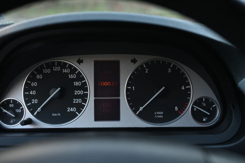 Mercedes-Benz B 180, снимка 12 - Автомобили и джипове - 53401802