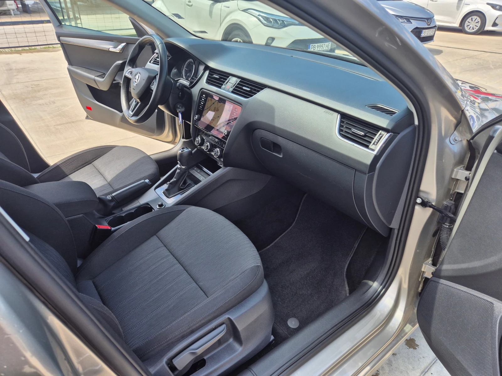 Skoda Octavia С-Гаранция-4x4-А/Т 2.0 150кс - изображение 9