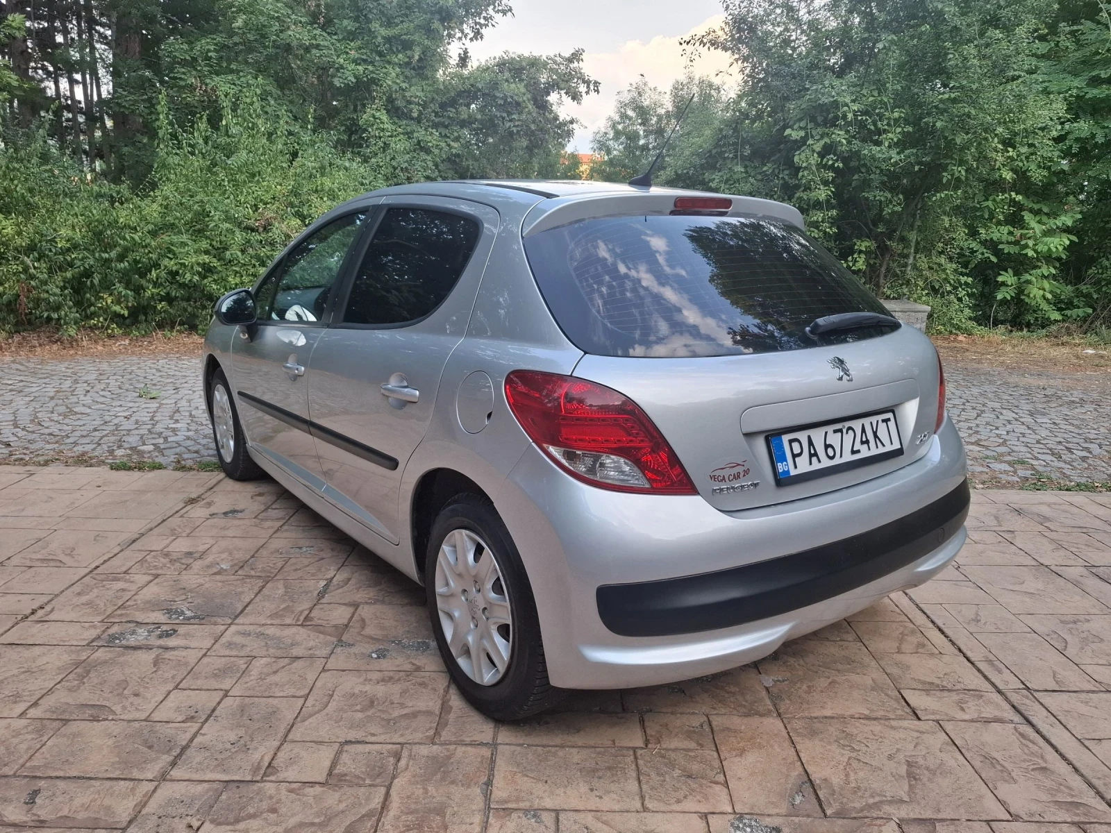 Peugeot 207 1.4 бензин/газ - изображение 6
