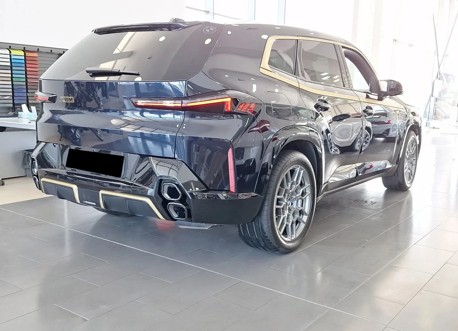 BMW XM 4.4 xDrive - изображение 3