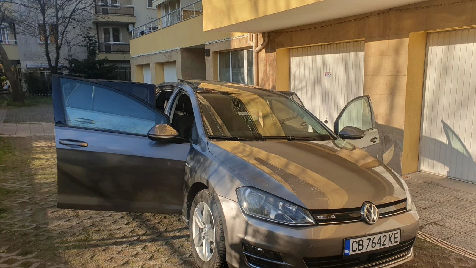VW Golf 1, 4 TGI Highline / Avtomatic 6B - изображение 2
