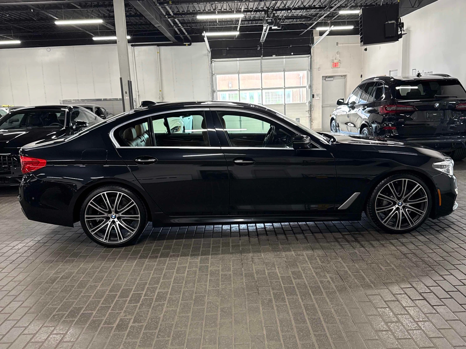 BMW 540 i xDrive/M-pack/Digital/H&K/360, снимка 4 - Автомобили и джипове - 54462258