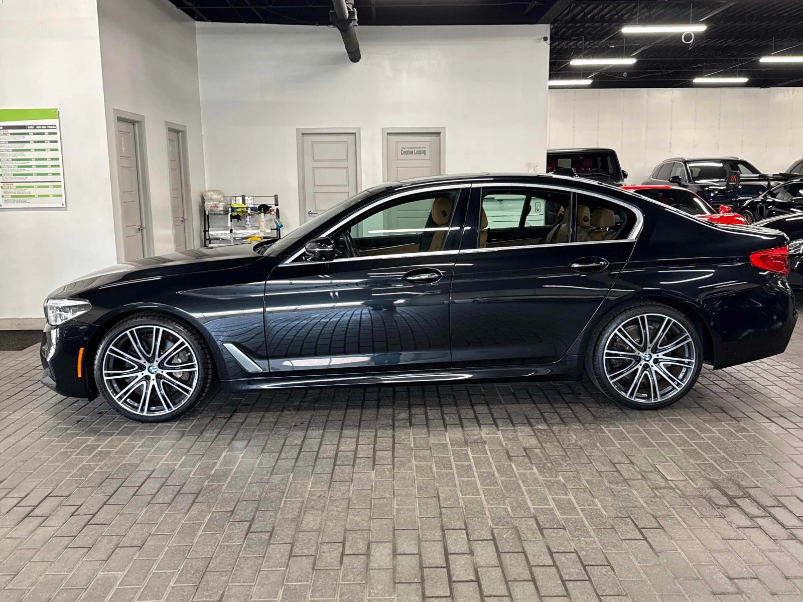 BMW 540 i xDrive/M-pack/Digital/H&K/360, снимка 3 - Автомобили и джипове - 54462258