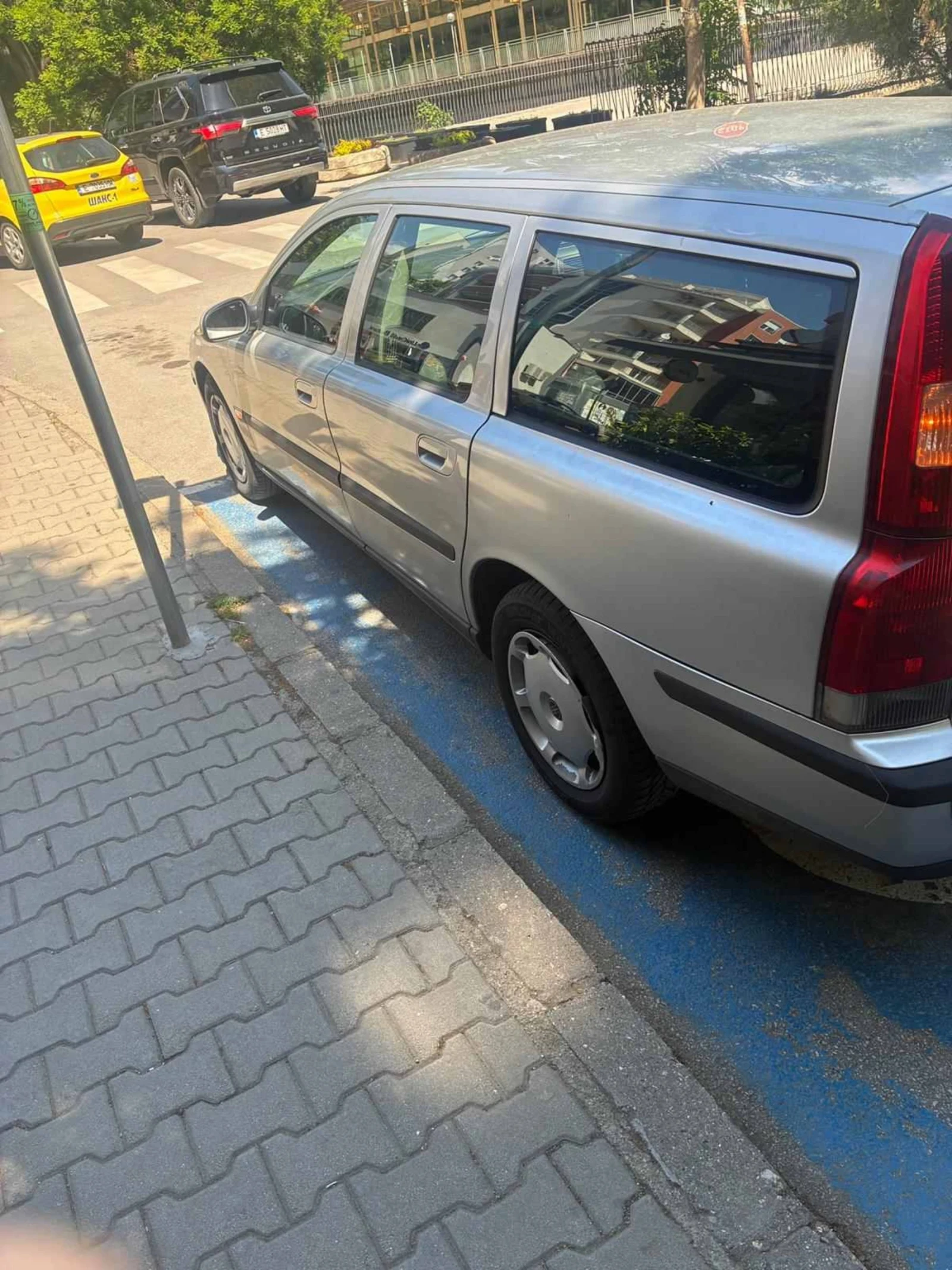 Volvo V70 2.5 TDI, снимка 2 - Автомобили и джипове - 54712308