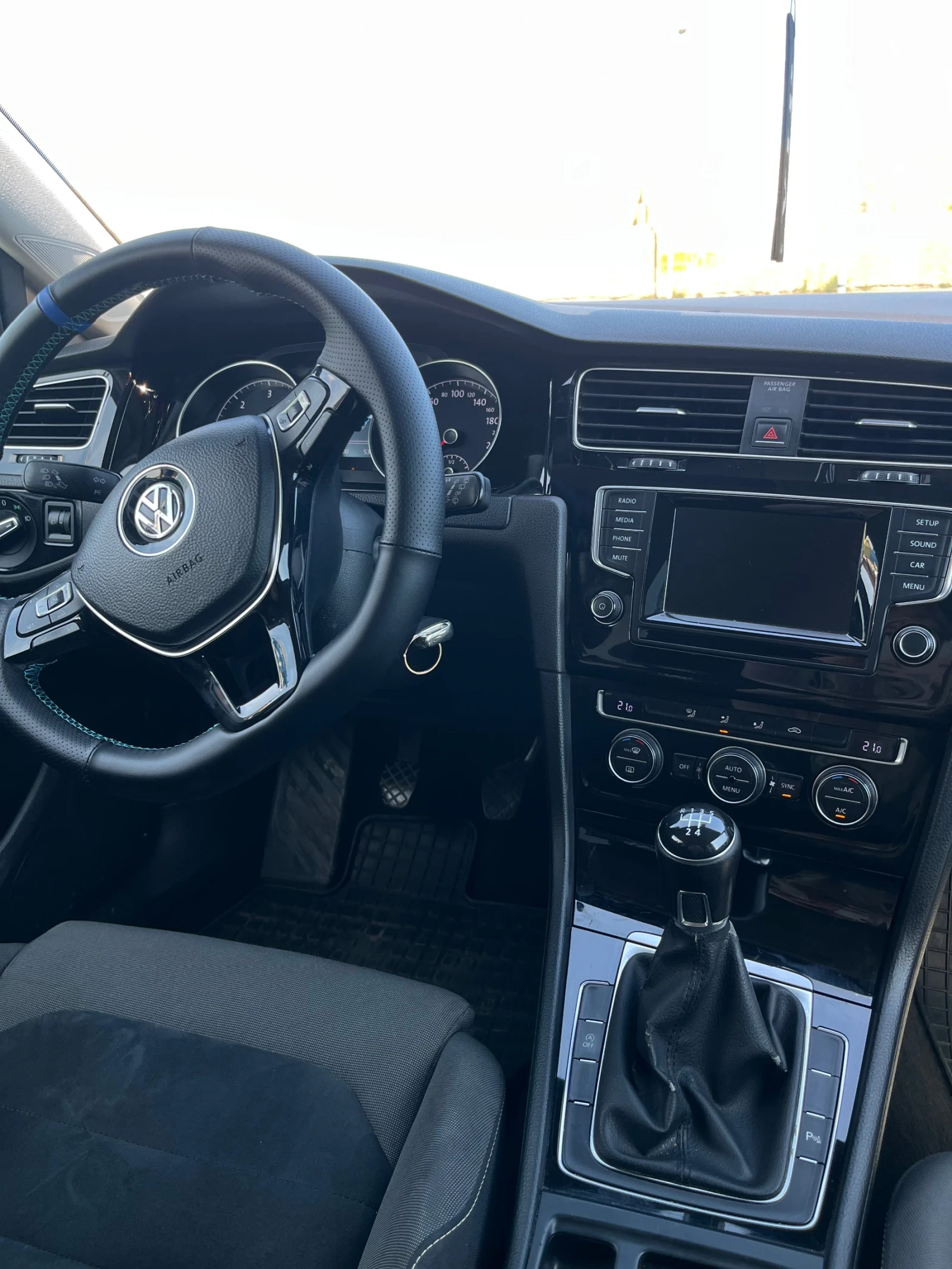 VW Golf     1.6 TDI 110 к.с., снимка 8 - Автомобили и джипове - 54877915