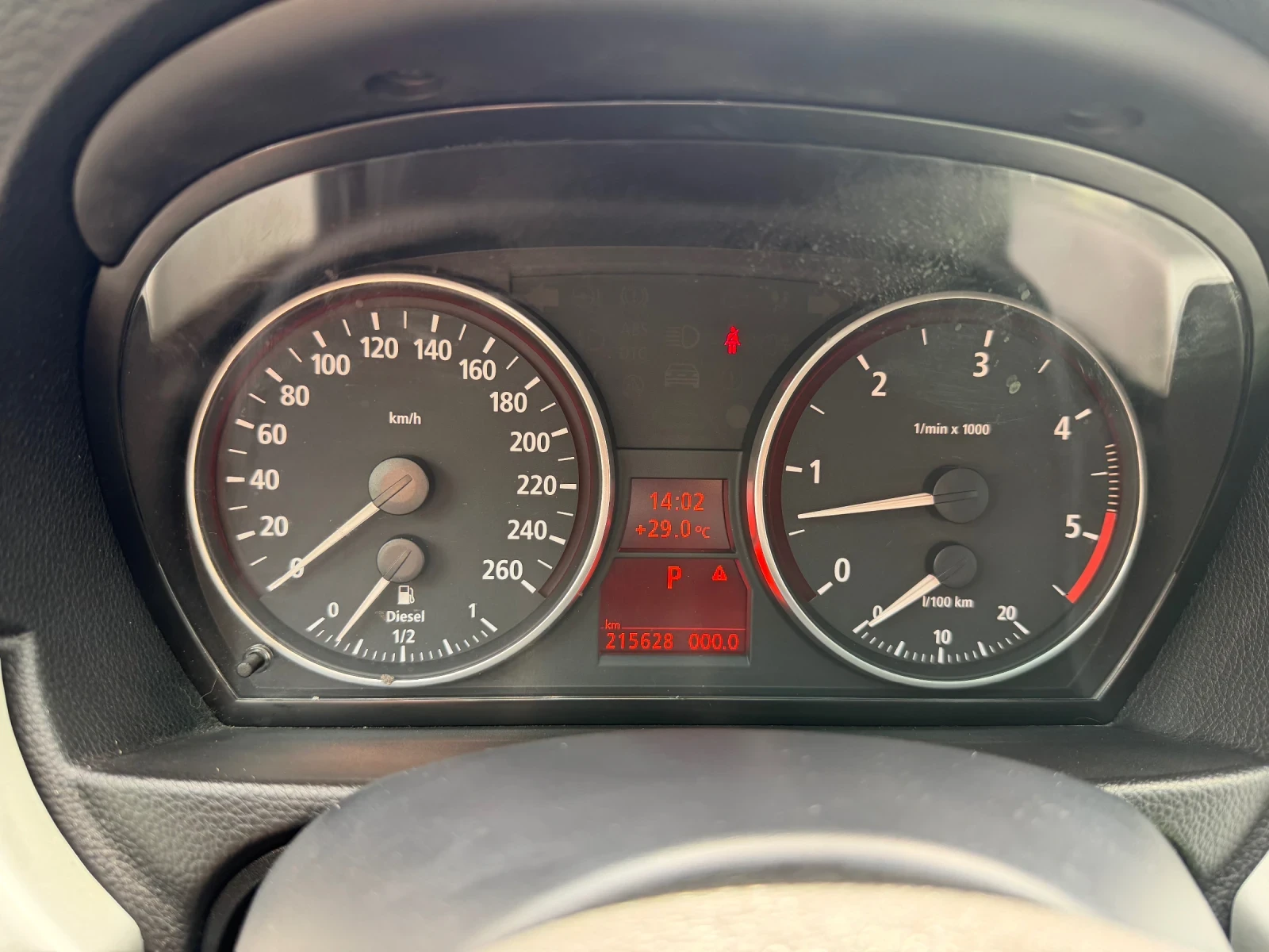 BMW 330 330xd - Xenon - NAVI CIC - SWISS, снимка 12 - Автомобили и джипове - 55033751